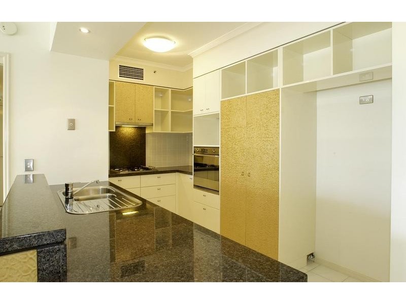 1043/1 LENNIE AVENUE, Main Beach QLD 4217