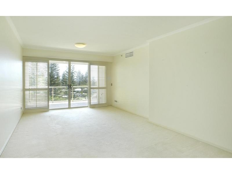 1043/1 LENNIE AVENUE, Main Beach QLD 4217