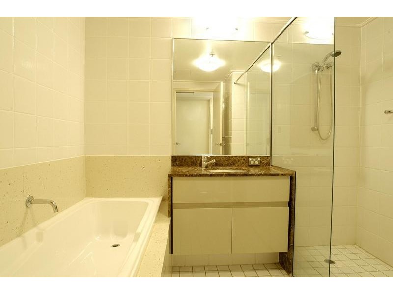 1043/1 LENNIE AVENUE, Main Beach QLD 4217