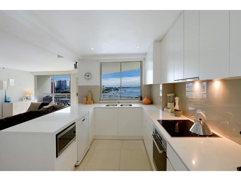 76/11 Hughes Avenue, Main Beach QLD 4217