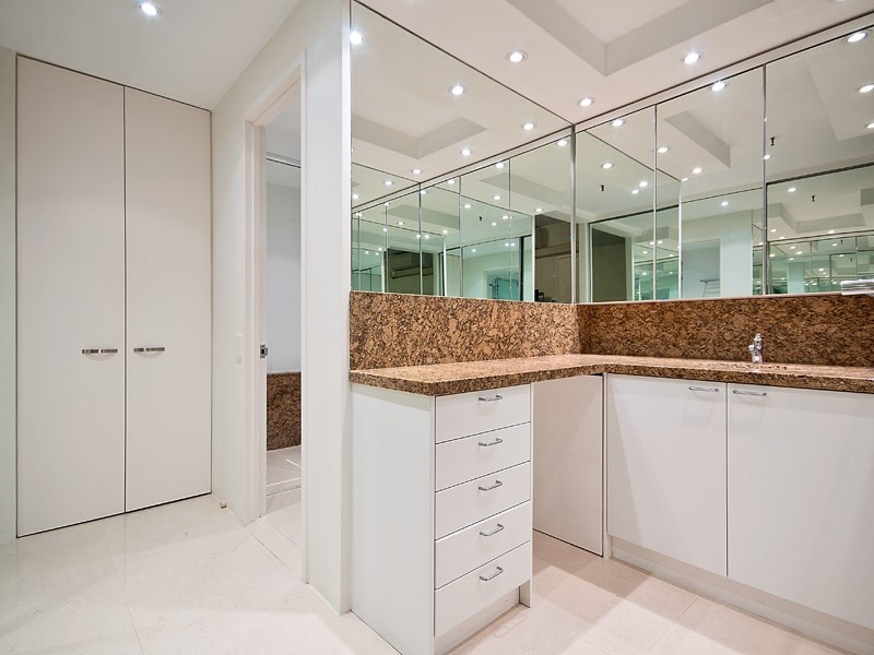 25/14 MacArthur Parade, Main Beach QLD 4217