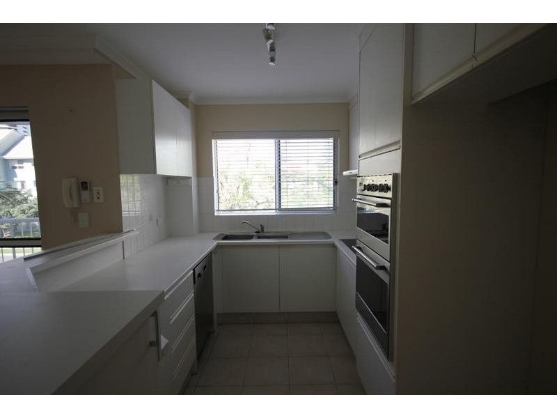 21/1 Cronin Avenue, Main Beach QLD 4217