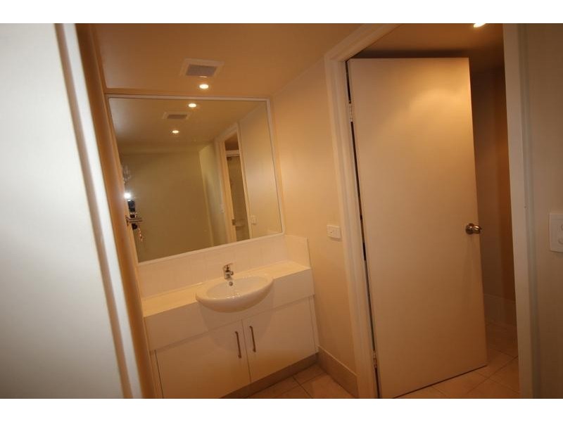 21/1 Cronin Avenue, Main Beach QLD 4217