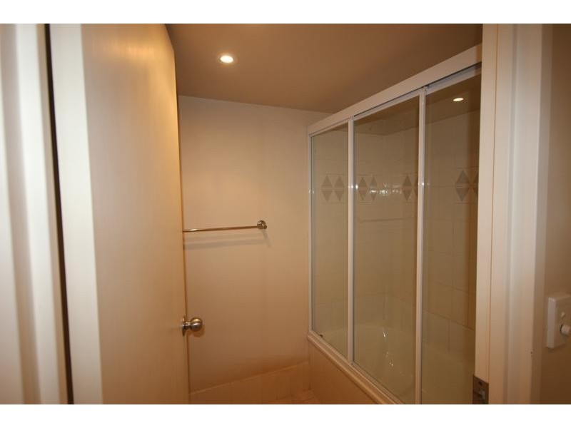 21/1 Cronin Avenue, Main Beach QLD 4217