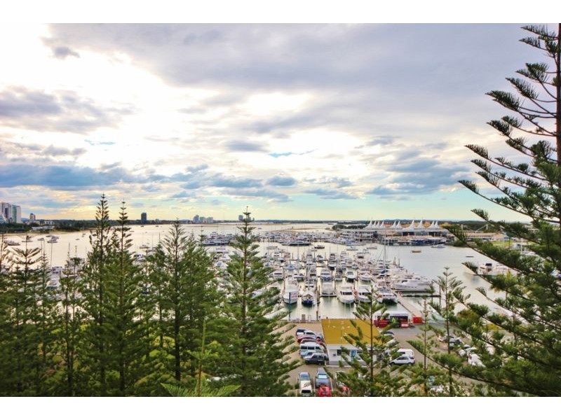 18 MacArthur Parade, Main Beach QLD 4217