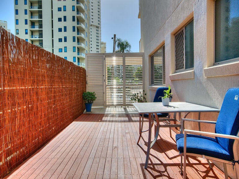 4/8-10 PEAK AVENUE, Main Beach QLD 4217