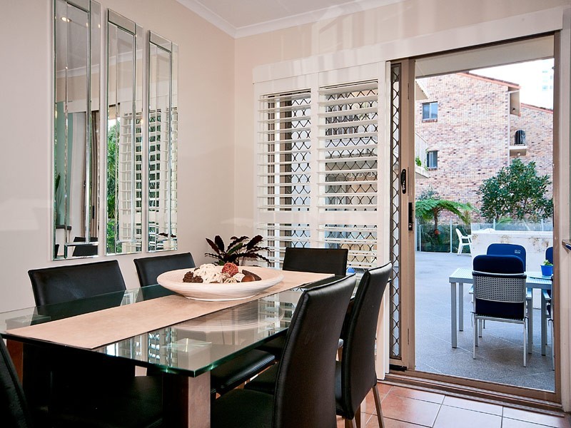 4/8-10 PEAK AVENUE, Main Beach QLD 4217