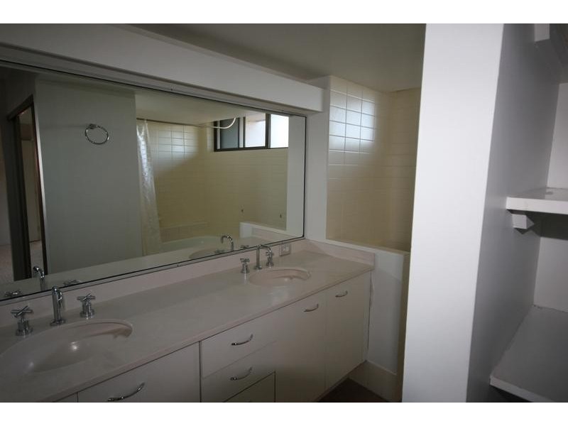 9/3652 Main Beach Parade, Main Beach QLD 4217