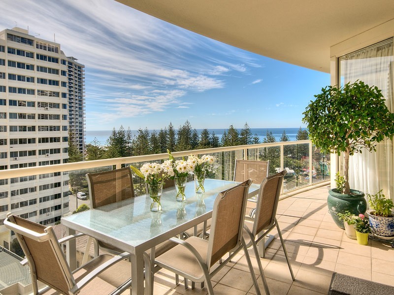 1 LENNIE AVENUE, Main Beach QLD 4217