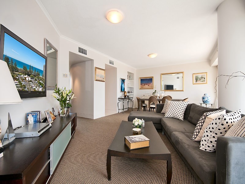 1 LENNIE AVENUE, Main Beach QLD 4217