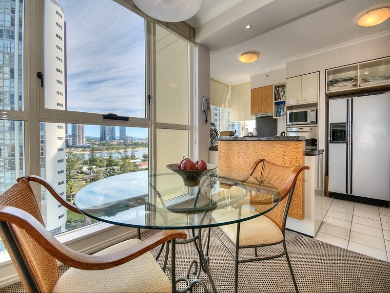 1 LENNIE AVENUE, Main Beach QLD 4217