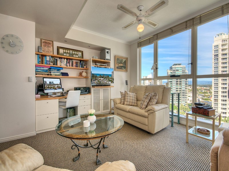 1 LENNIE AVENUE, Main Beach QLD 4217
