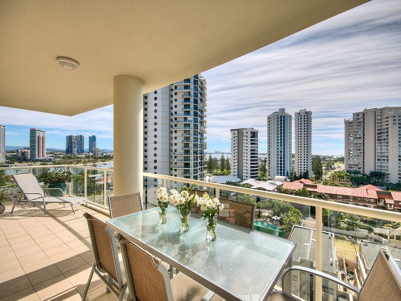 1 LENNIE AVENUE, Main Beach QLD 4217