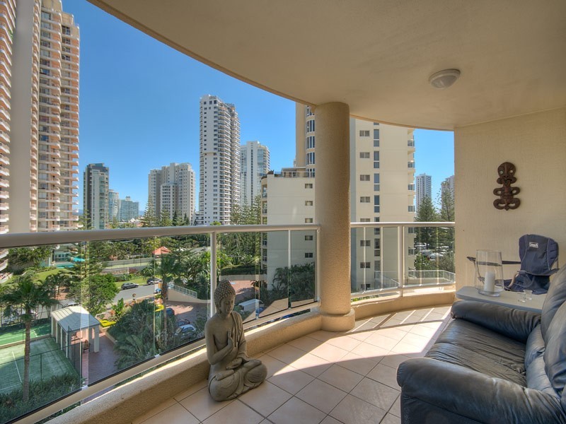 17/59 Pacific Street, Main Beach QLD 4217