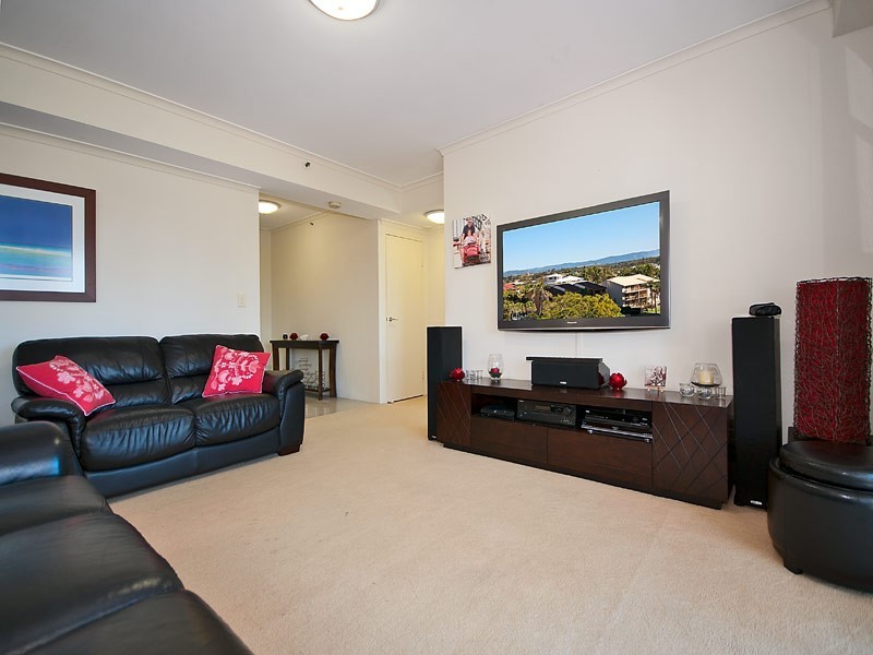 17/59 Pacific Street, Main Beach QLD 4217