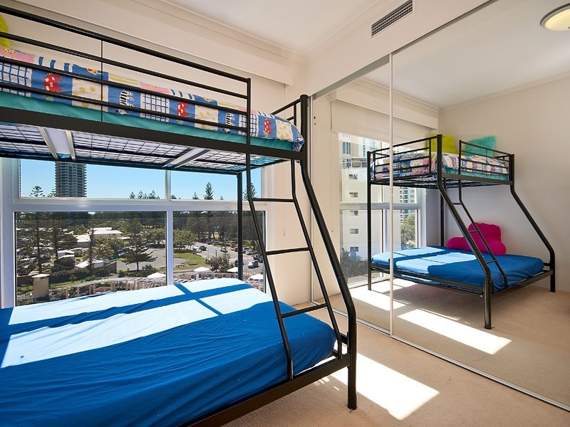 17/59 Pacific Street, Main Beach QLD 4217