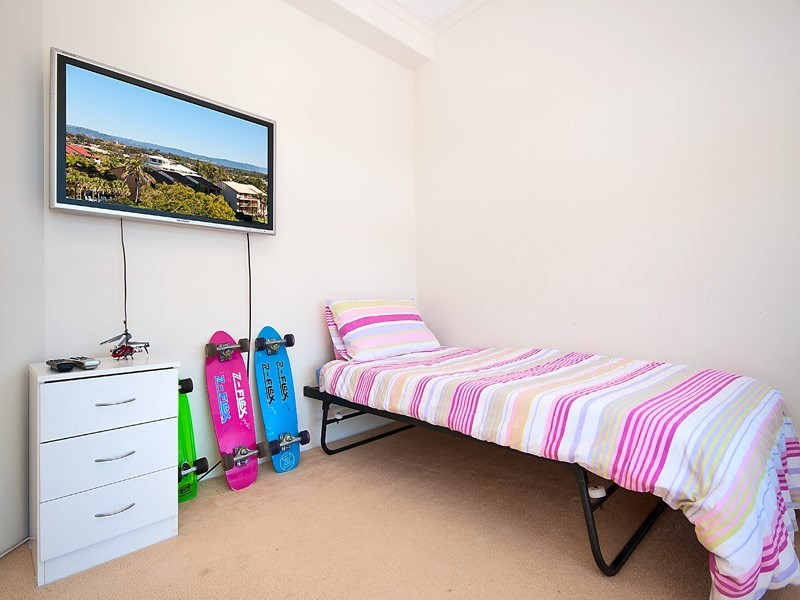 17/59 Pacific Street, Main Beach QLD 4217