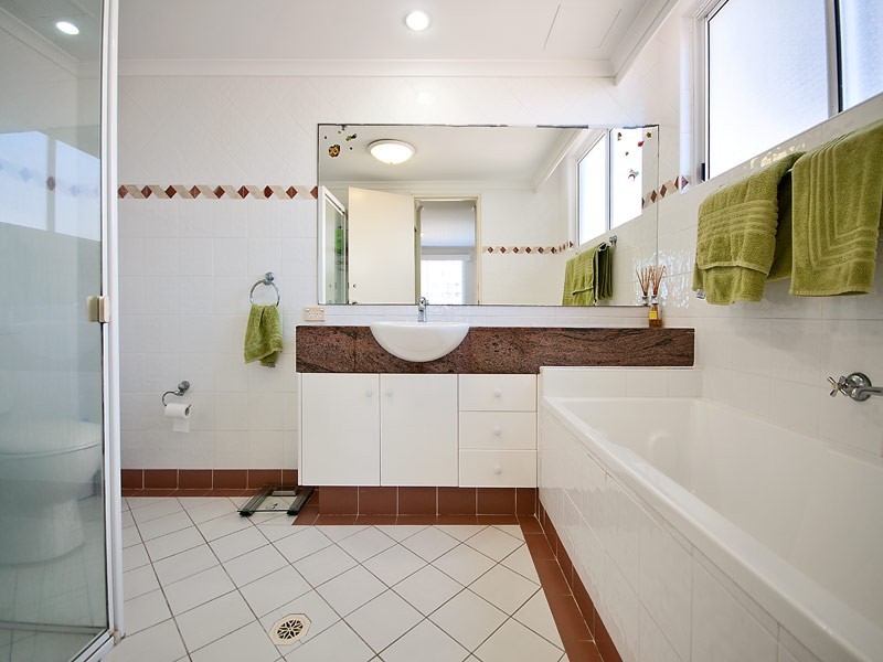 17/59 Pacific Street, Main Beach QLD 4217