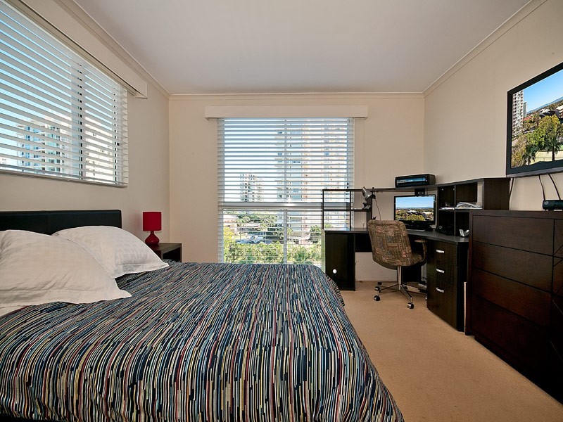 17/59 Pacific Street, Main Beach QLD 4217