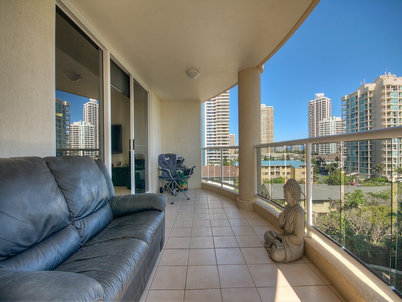 17/59 Pacific Street, Main Beach QLD 4217