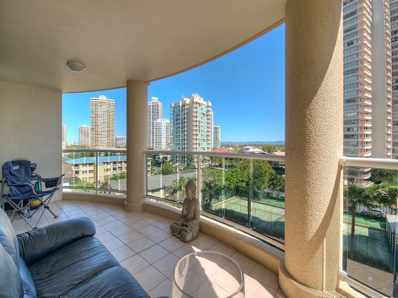 17/59 Pacific Street, Main Beach QLD 4217