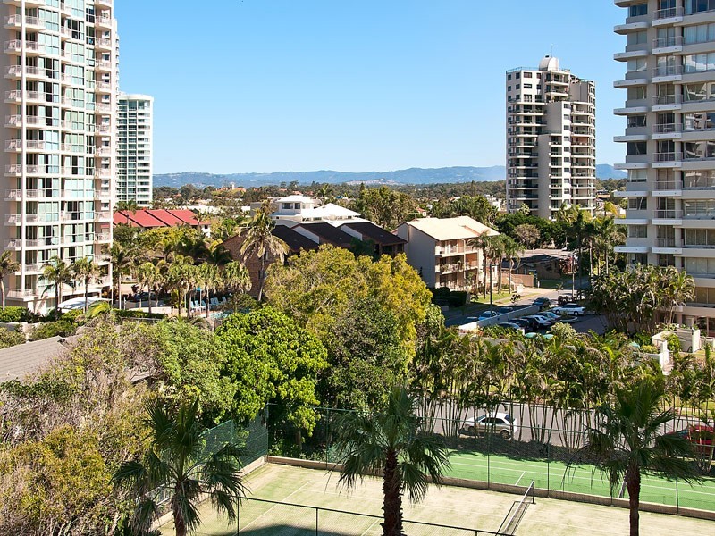 17/59 Pacific Street, Main Beach QLD 4217