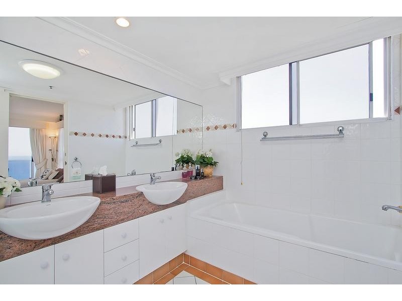 59 PACIFIC STREET, Main Beach QLD 4217