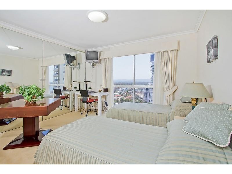 59 PACIFIC STREET, Main Beach QLD 4217