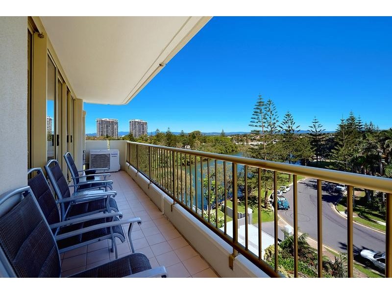 51/1 SERISIER AVENUE, Main Beach QLD 4217