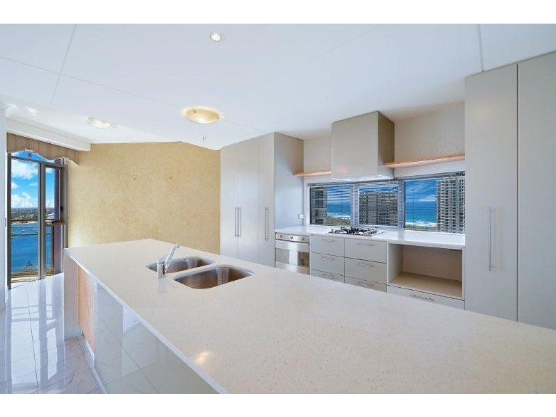 1 LENNIE AVENUE, Main Beach QLD 4217