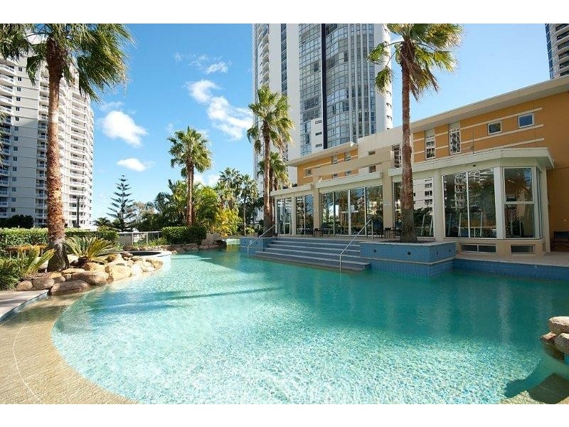 1 LENNIE AVENUE, Main Beach QLD 4217