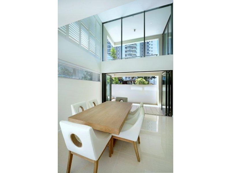 1/20-24 HUGHES AVENUE, Main Beach QLD 4217