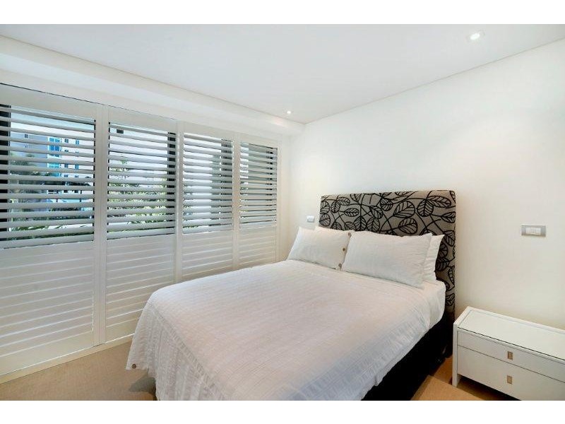 1/20-24 HUGHES AVENUE, Main Beach QLD 4217