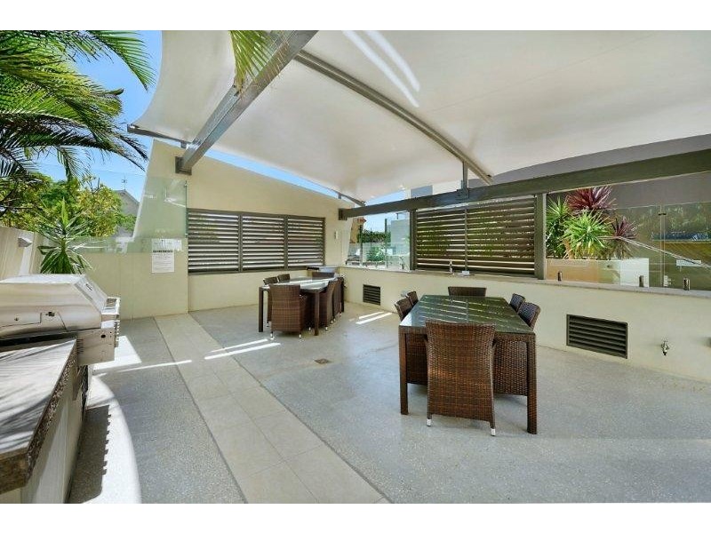 1/20-24 HUGHES AVENUE, Main Beach QLD 4217