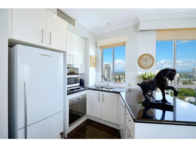 5 WOODROFFE AVENUE, Main Beach QLD 4217