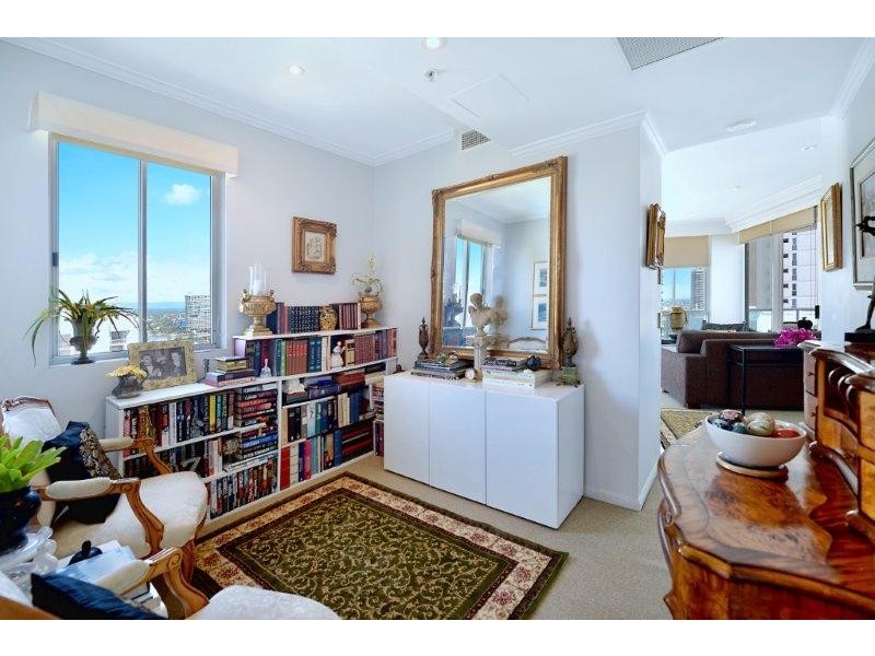 5 WOODROFFE AVENUE, Main Beach QLD 4217