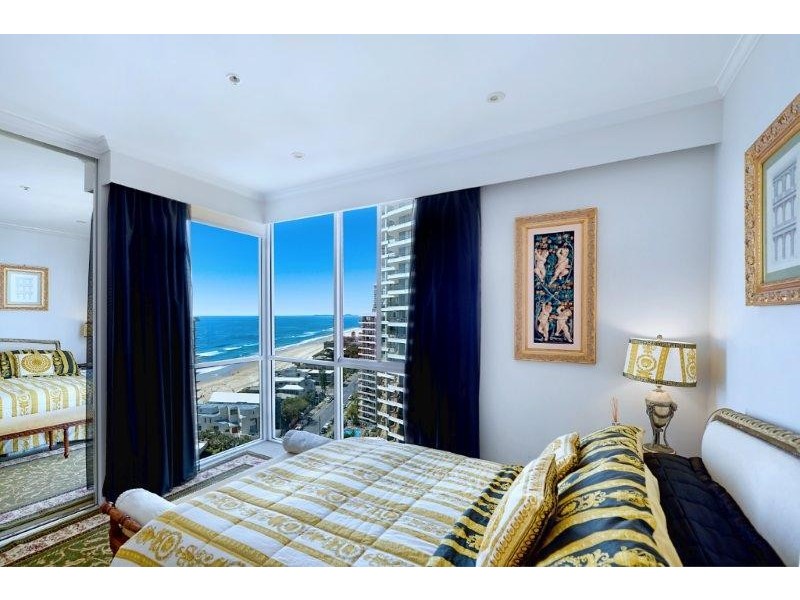 5 WOODROFFE AVENUE, Main Beach QLD 4217