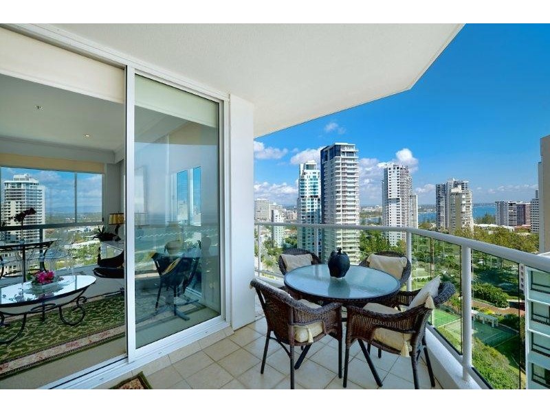 5 WOODROFFE AVENUE, Main Beach QLD 4217