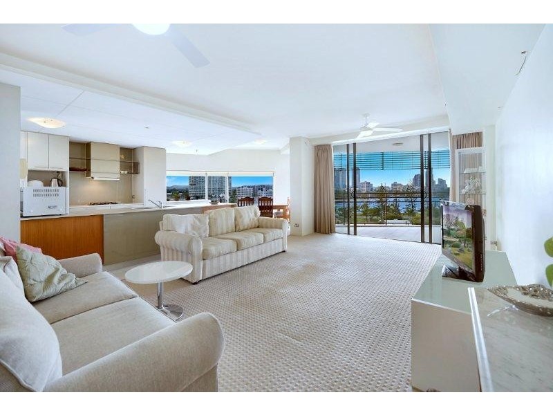 1 LENNIE AVENUE, Main Beach QLD 4217