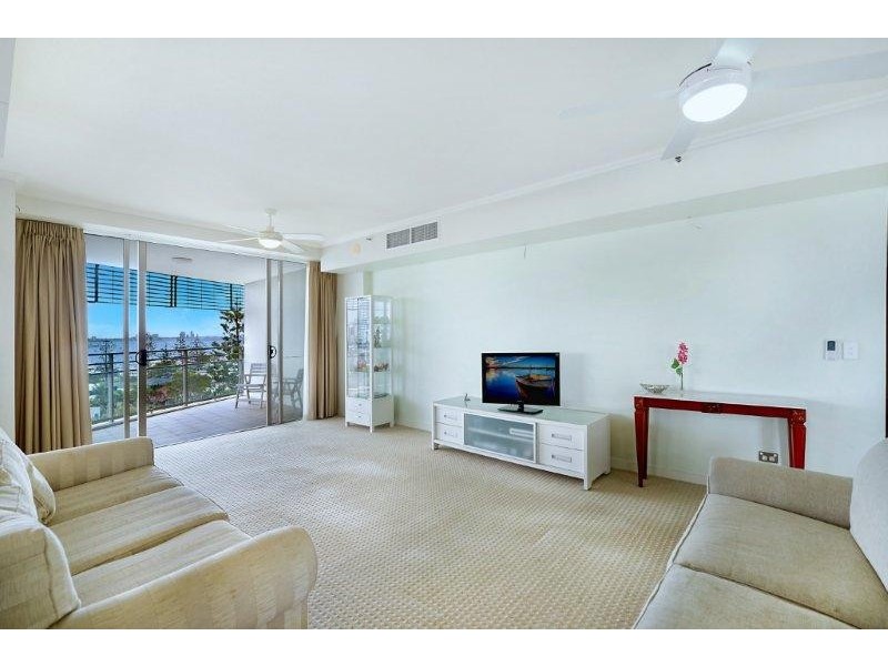 1 LENNIE AVENUE, Main Beach QLD 4217