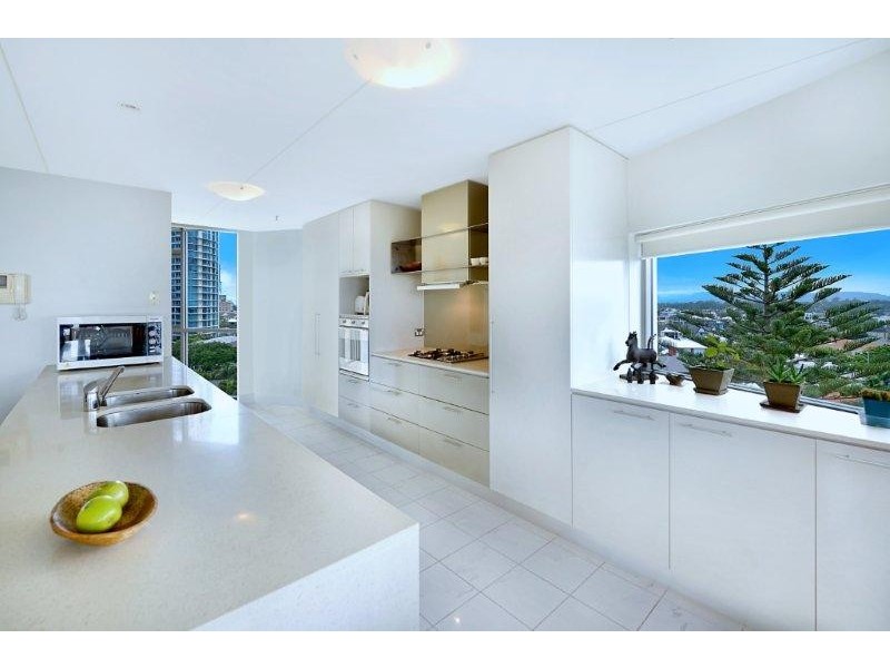 1 LENNIE AVENUE, Main Beach QLD 4217
