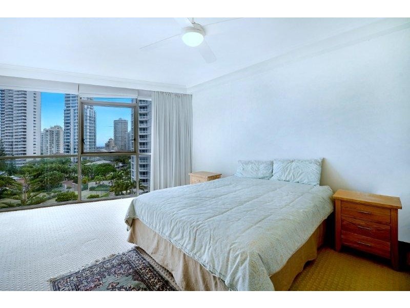 1 LENNIE AVENUE, Main Beach QLD 4217