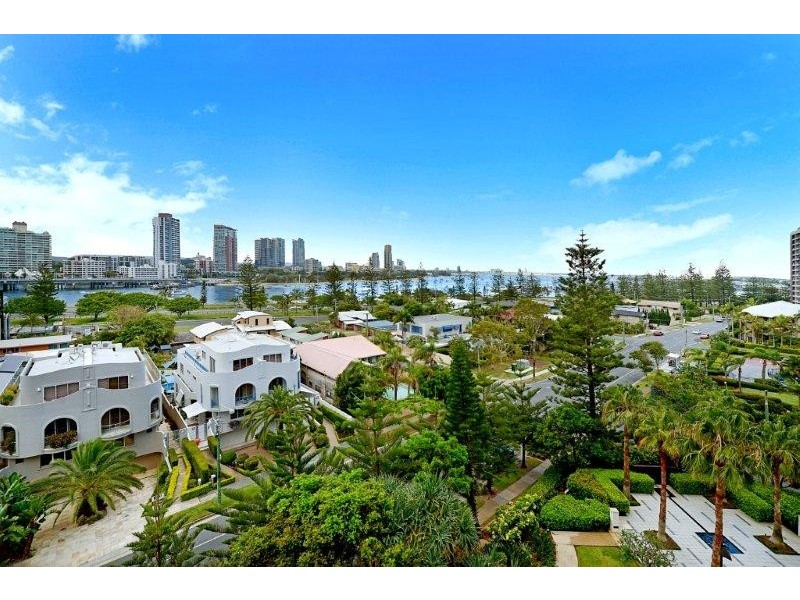 1 LENNIE AVENUE, Main Beach QLD 4217