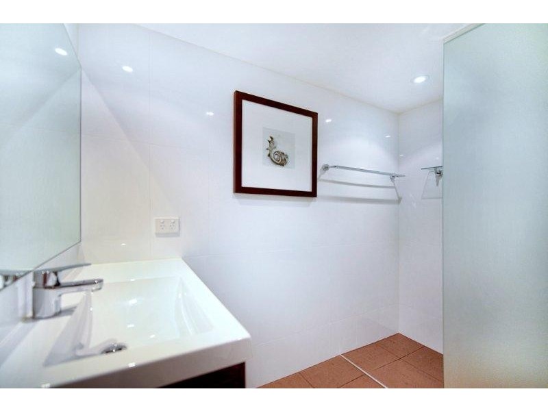 5 ADMIRALTY DRIVE, Paradise Waters QLD 4217