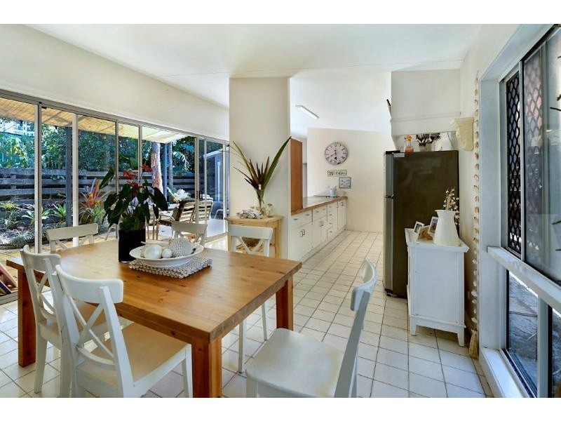 33 PACIFIC STREET, Main Beach QLD 4217