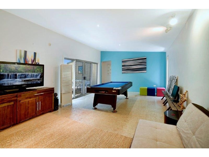 33 PACIFIC STREET, Main Beach QLD 4217