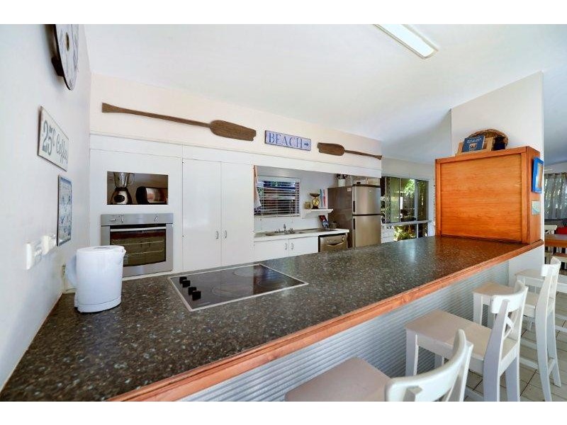 33 PACIFIC STREET, Main Beach QLD 4217