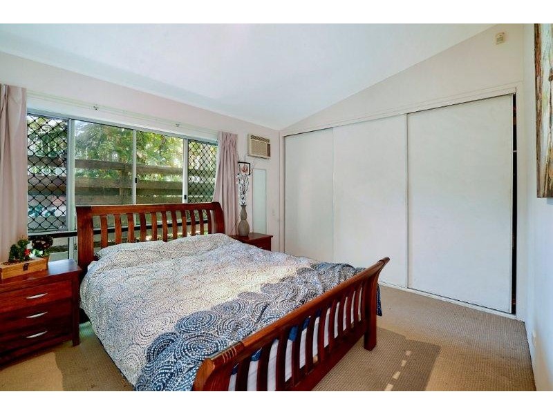 33 PACIFIC STREET, Main Beach QLD 4217