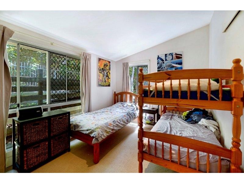 33 PACIFIC STREET, Main Beach QLD 4217
