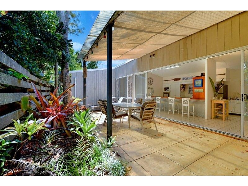 33 PACIFIC STREET, Main Beach QLD 4217